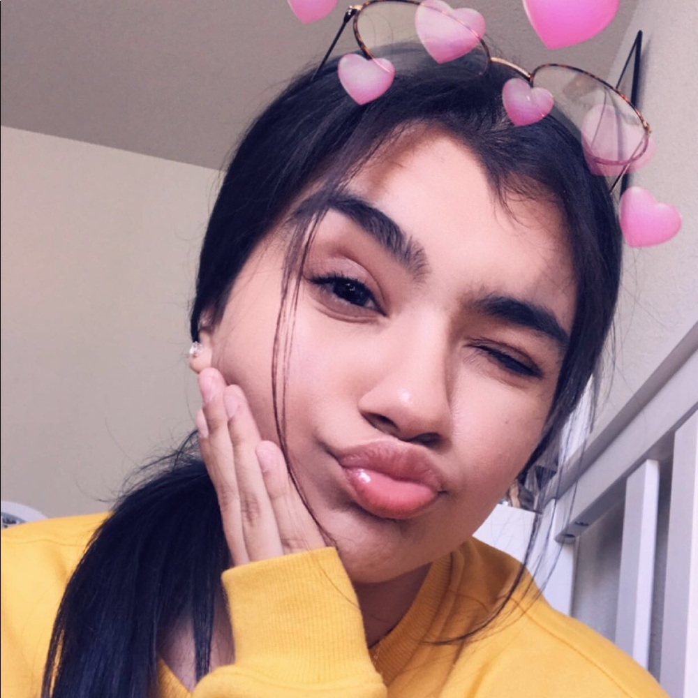 Meet your Posher, Aisha